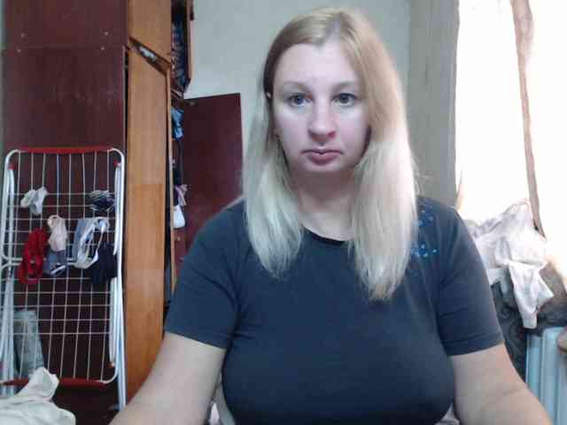 BustyBlondy webcam
