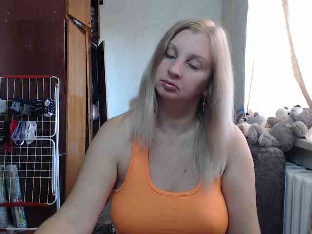 BustyBlondy webcam