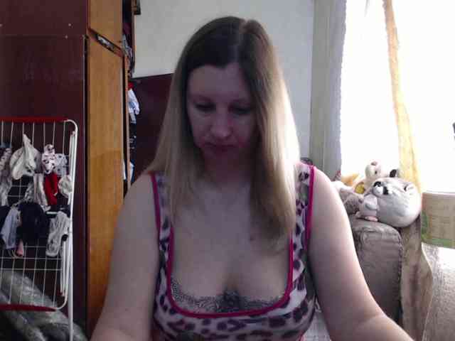BustyBlondy webcam