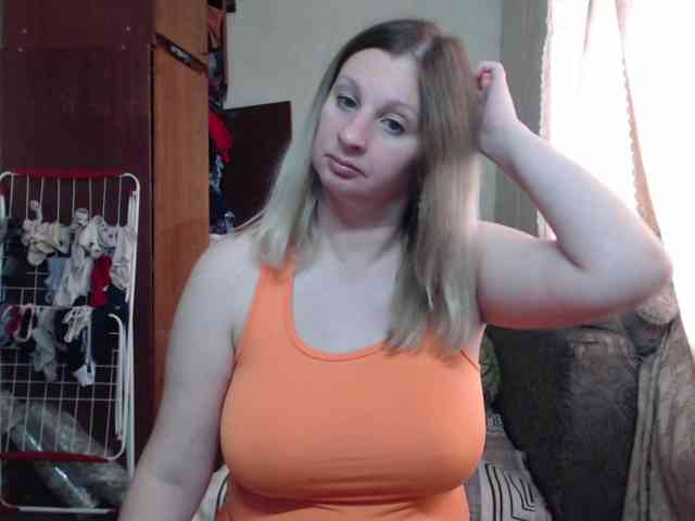BustyBlondy webcam