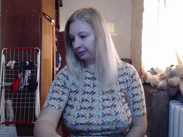 BustyBlondy webcam