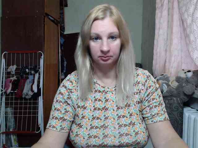 BustyBlondy webcam