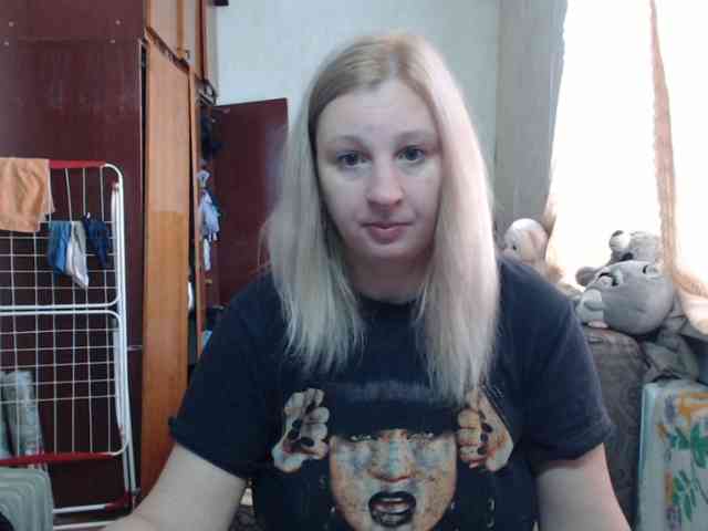 BustyBlondy webcam