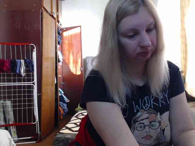 BustyBlondy webcam