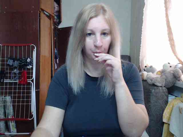 BustyBlondy webcam