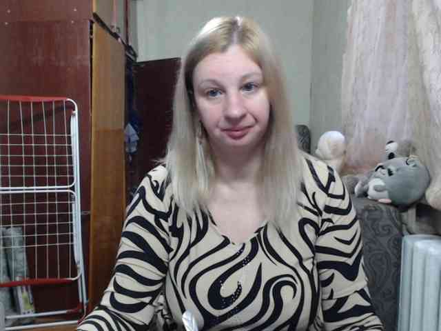 BustyBlondy webcam