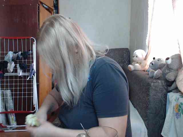 BustyBlondy webcam