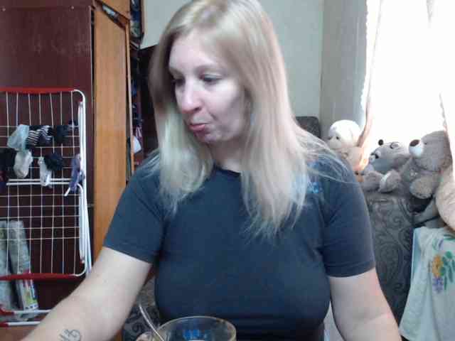 BustyBlondy webcam