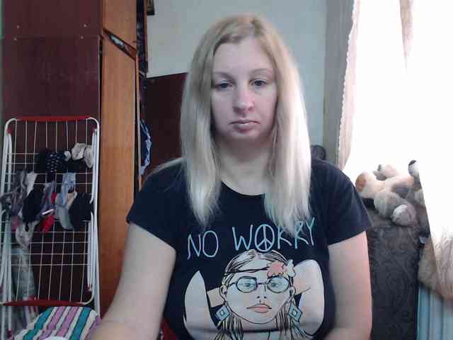 BustyBlondy webcam
