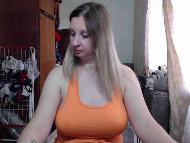 BustyBlondy webcam