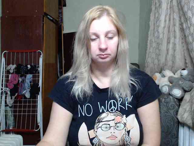 BustyBlondy webcam