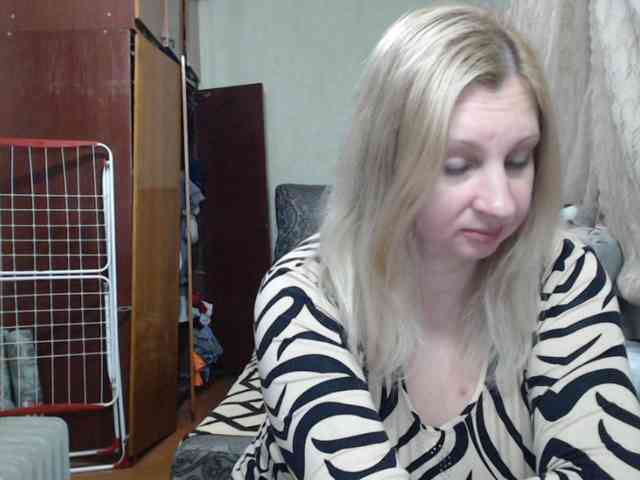 BustyBlondy webcam