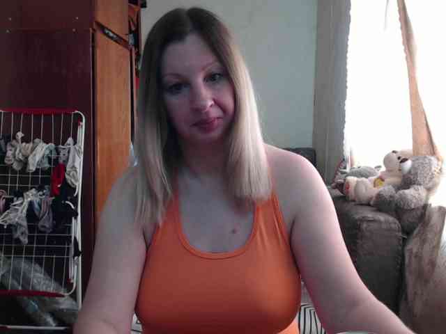 BustyBlondy webcam