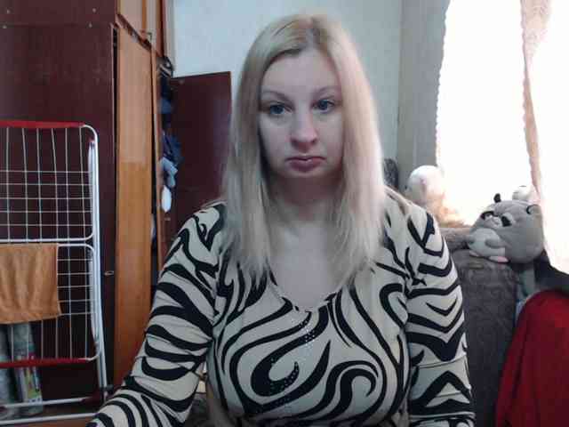 BustyBlondy webcam