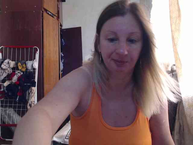 BustyBlondy webcam