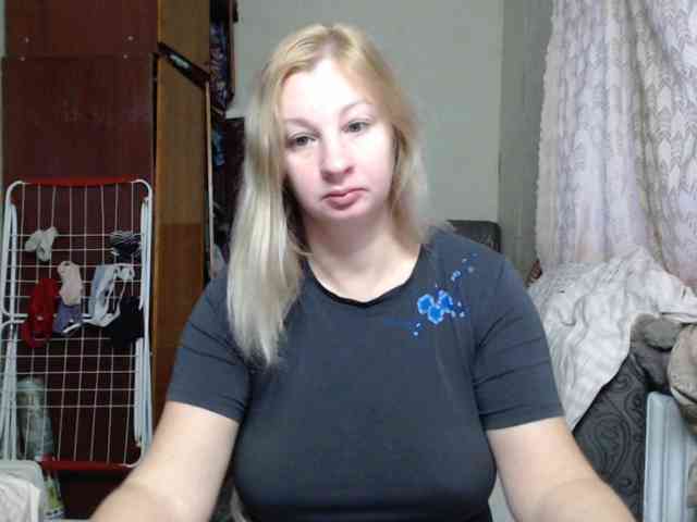 BustyBlondy webcam
