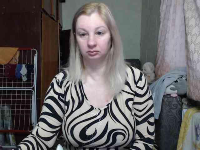 BustyBlondy webcam