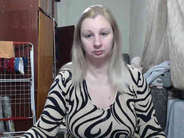 BustyBlondy webcam