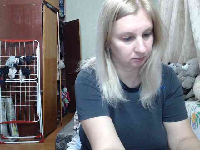 BustyBlondy webcam