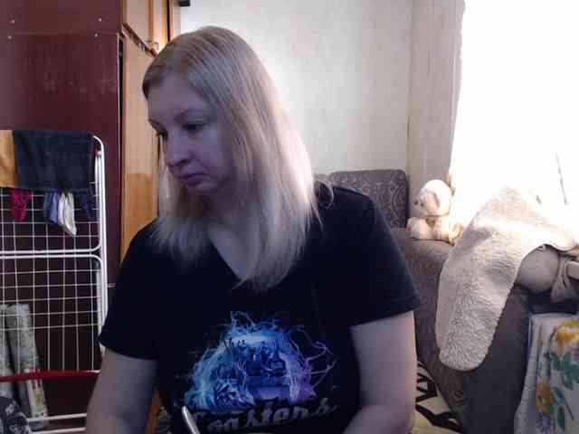 BustyBlondy webcam