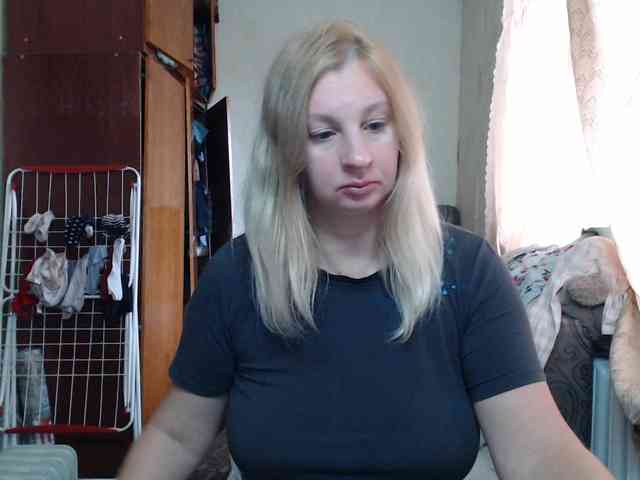 BustyBlondy webcam