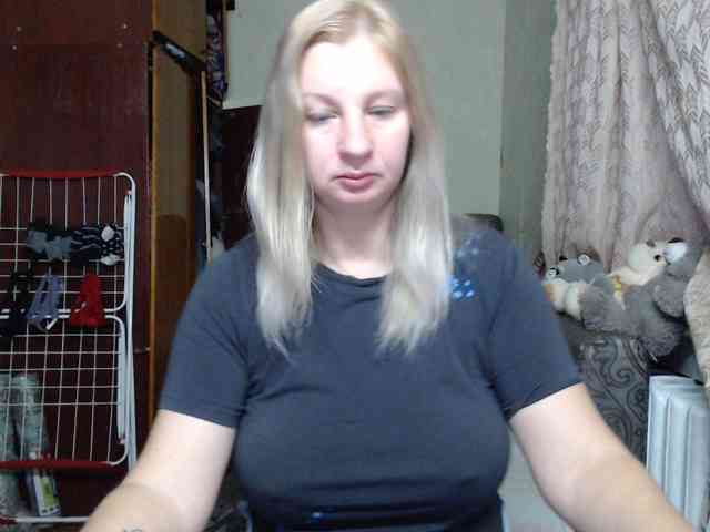 BustyBlondy webcam