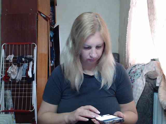 BustyBlondy webcam