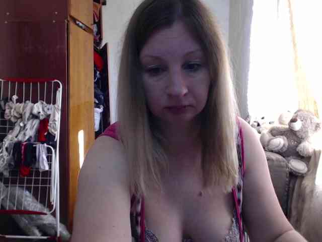 BustyBlondy webcam