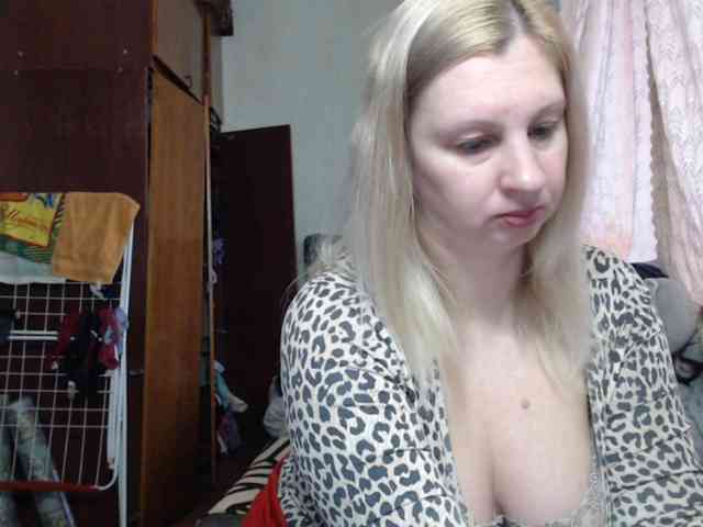 BustyBlondy webcam