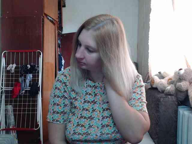 BustyBlondy webcam