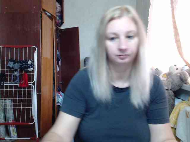 BustyBlondy webcam