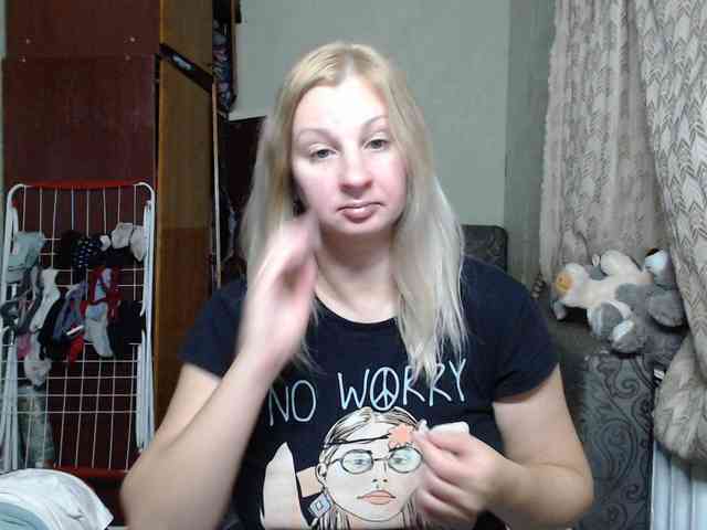 BustyBlondy webcam