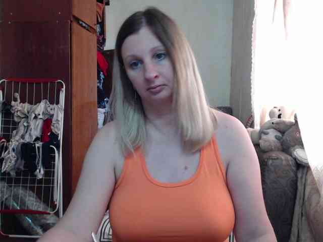 BustyBlondy webcam