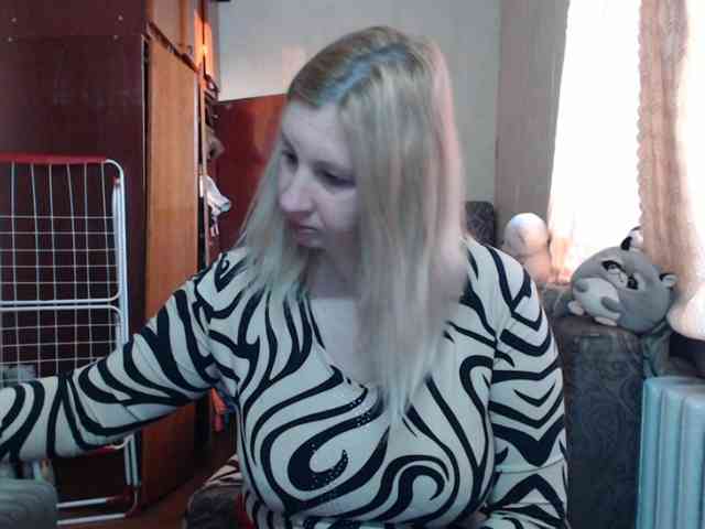BustyBlondy webcam
