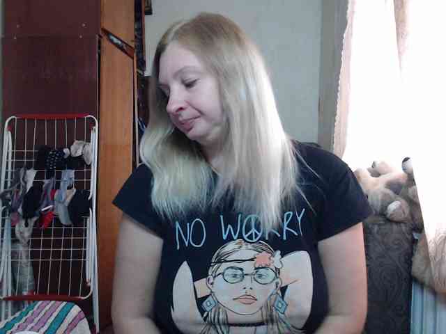 BustyBlondy webcam