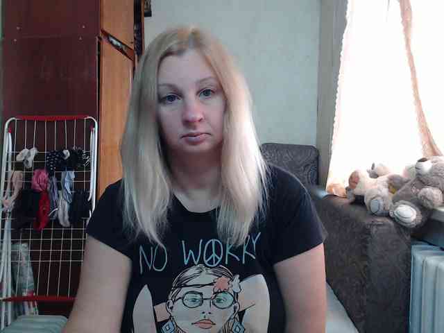 BustyBlondy webcam