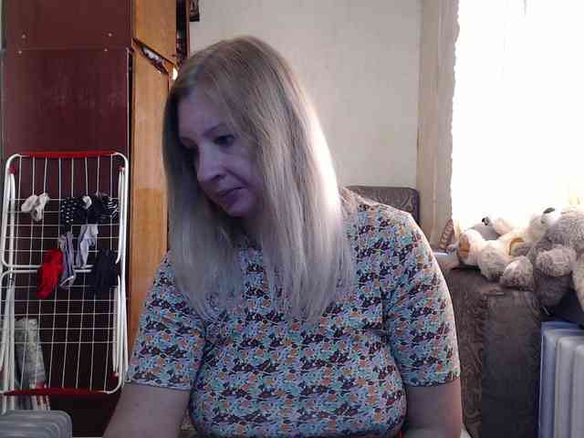 BustyBlondy webcam