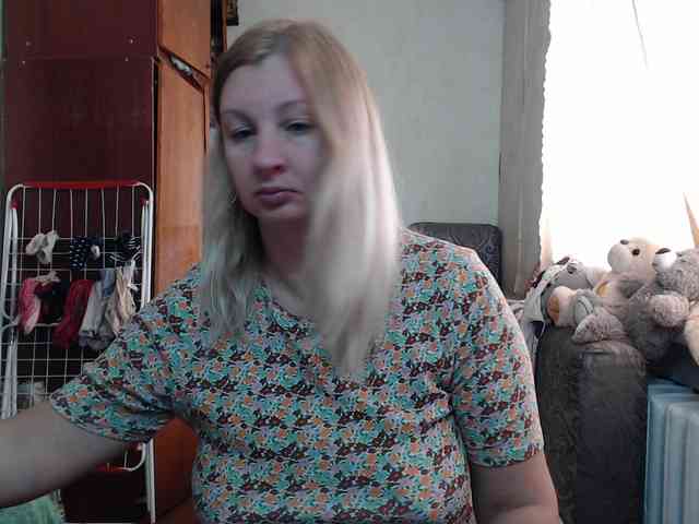 BustyBlondy webcam