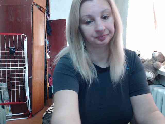 BustyBlondy webcam