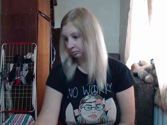 BustyBlondy webcam