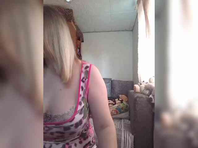 BustyBlondy webcam
