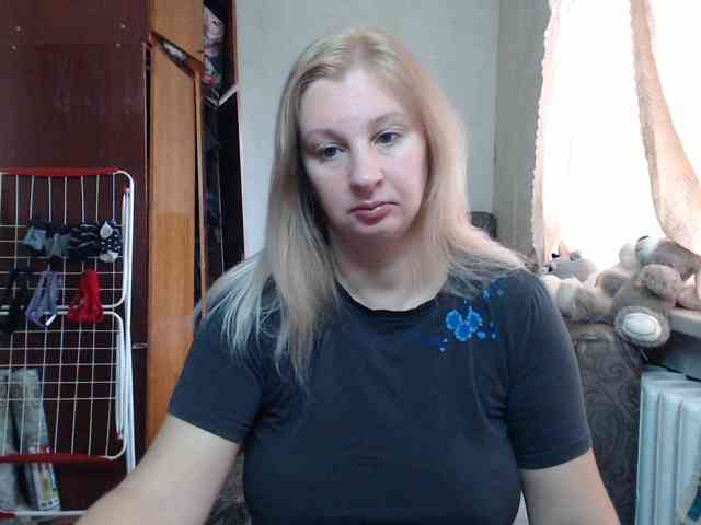 BustyBlondy webcam