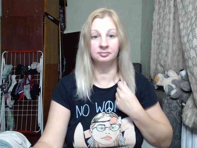 BustyBlondy webcam