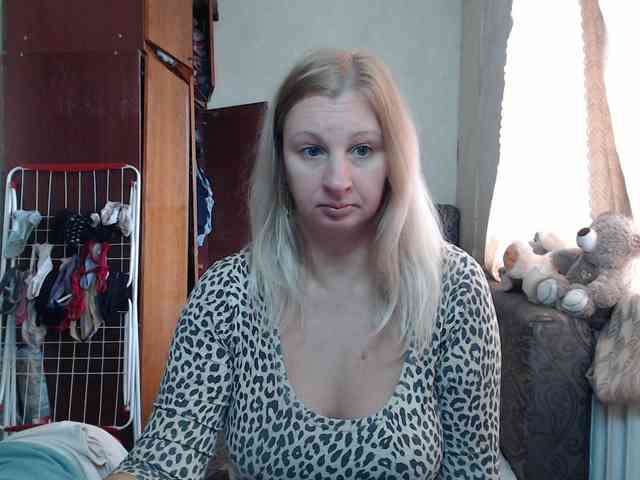 BustyBlondy webcam