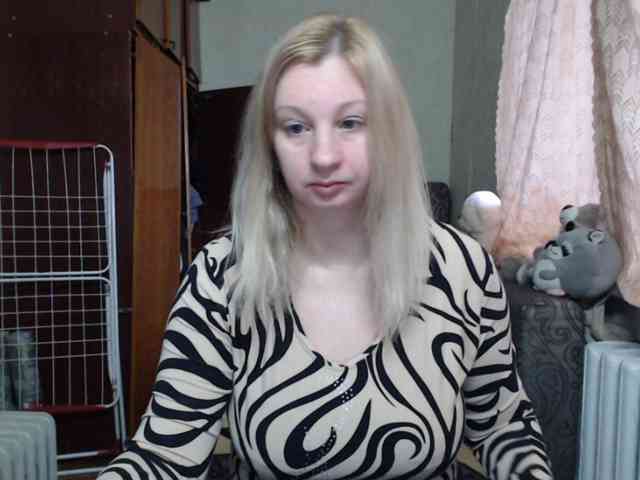 BustyBlondy webcam