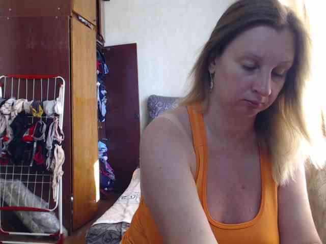 BustyBlondy webcam