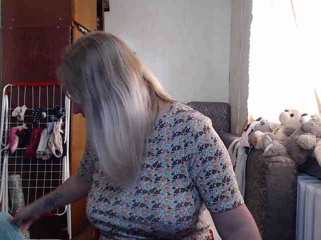 BustyBlondy webcam