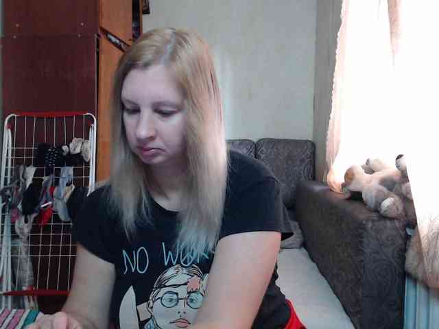 BustyBlondy webcam