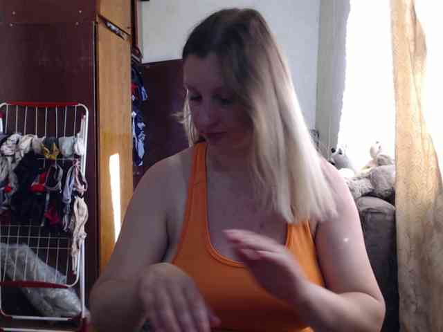 BustyBlondy webcam