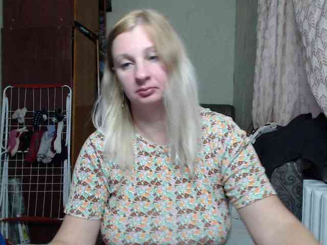 BustyBlondy webcam